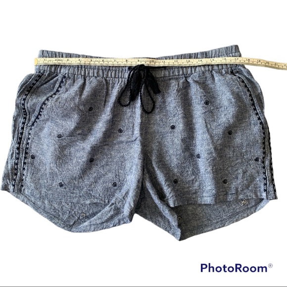 ✨OLD NAVY SHORTS SIZE L - Picture 5 of 9